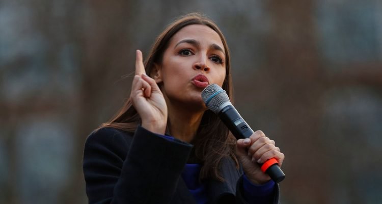 Η Alexandria Ocasio-Cortez μιλάει για τους top5 rappers της